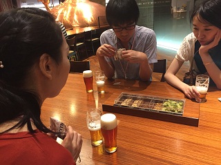 説明をきいてふむふむ顔