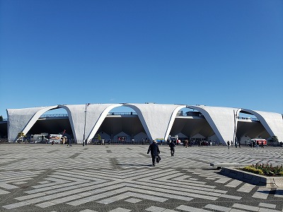 体育館の前にスタジアム.jpg